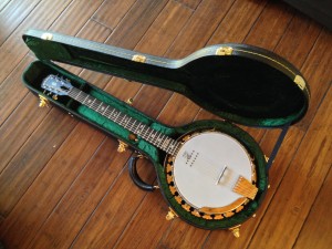 The Boston 6-String Acoustic / Electric from Deering Banjo Company The Boston 6-String Acoustic / Electric from Deering Banjo Company